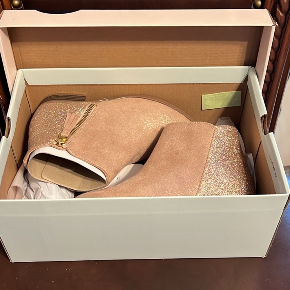 SO Glittery Pink Ankle Boots
